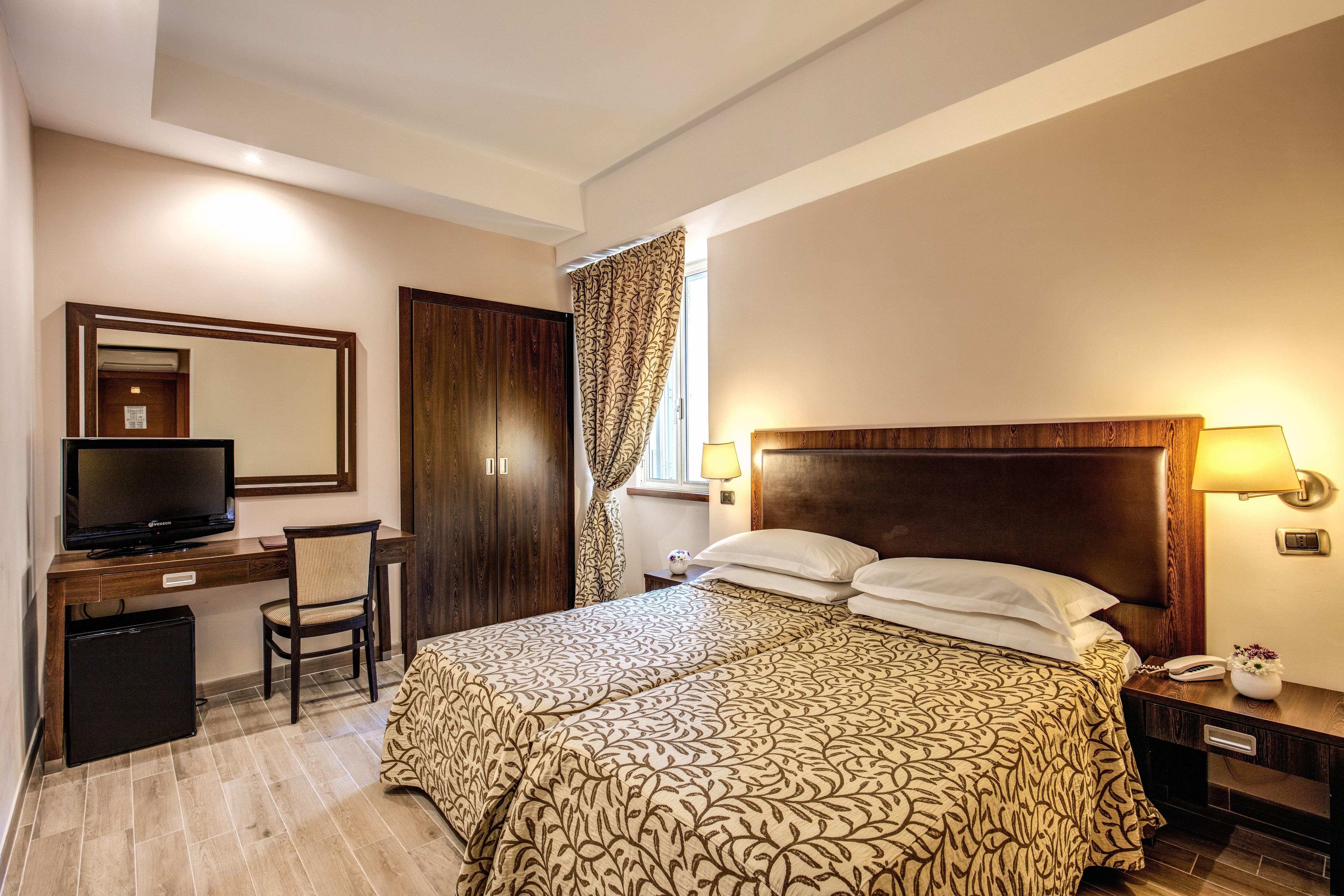 HOTEL VILLAFRANCA ROMA 4* (Italia) - de RON 400 | HOTELMIX